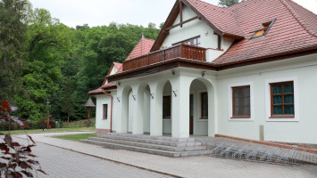 16. WESTERN GATE EDUCATION- AND VISITOR CENTER