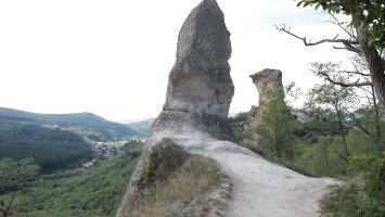 4. Sirok, a Bálvány-kövek és a vár