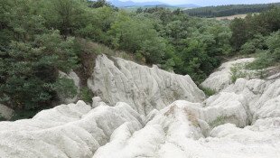 The rhyolitic tuff of Kazár 